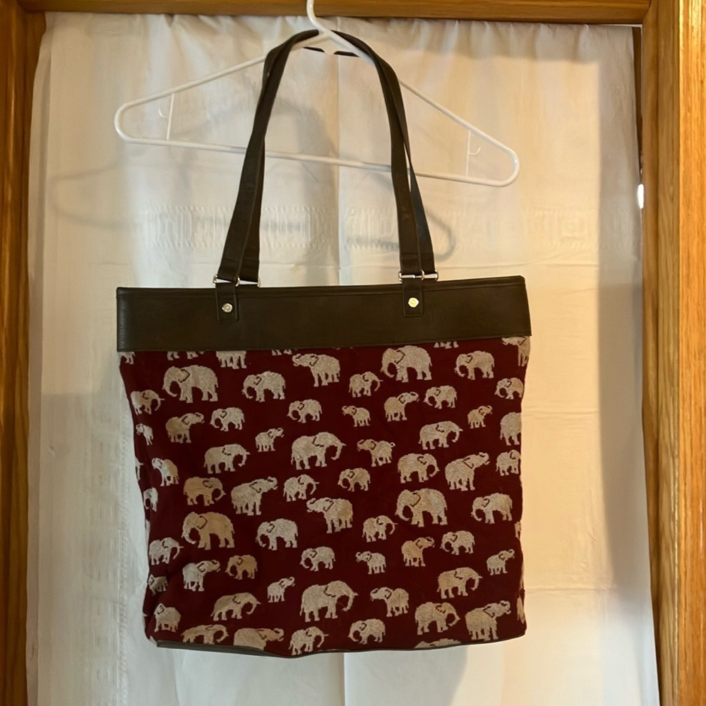 Elephant Print Tote Bag/Jewell by ThirtyOne Burgandy w/Gray Elephants GUC